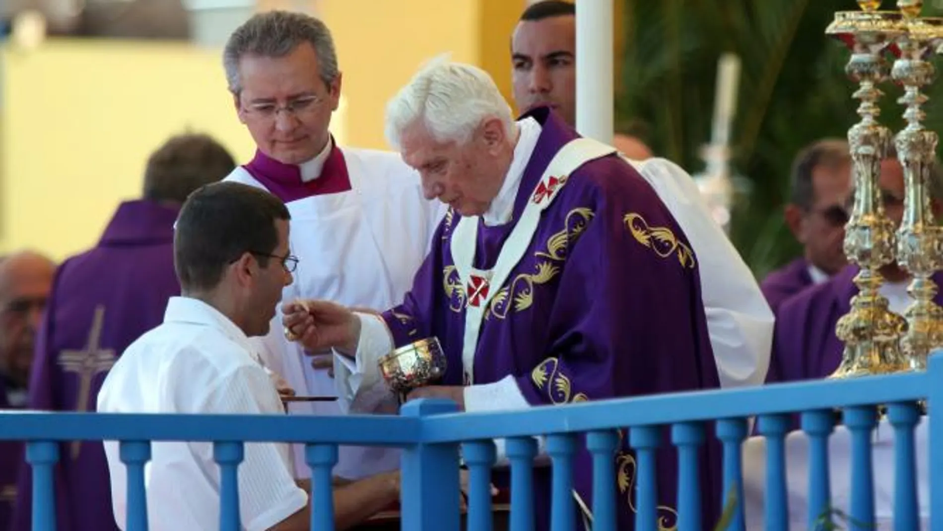 Fidel Castro espera hasta el final para ver al Pontífice