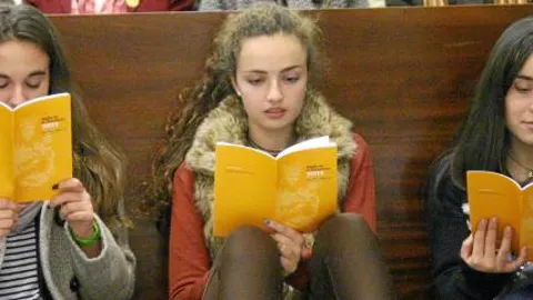 Anoche, en la catedral muchos releyeron las exhortaciones del Papa de la pasada JMJ
