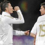 Cristiano Ronaldo celebra el primero de sus goles en Lyon