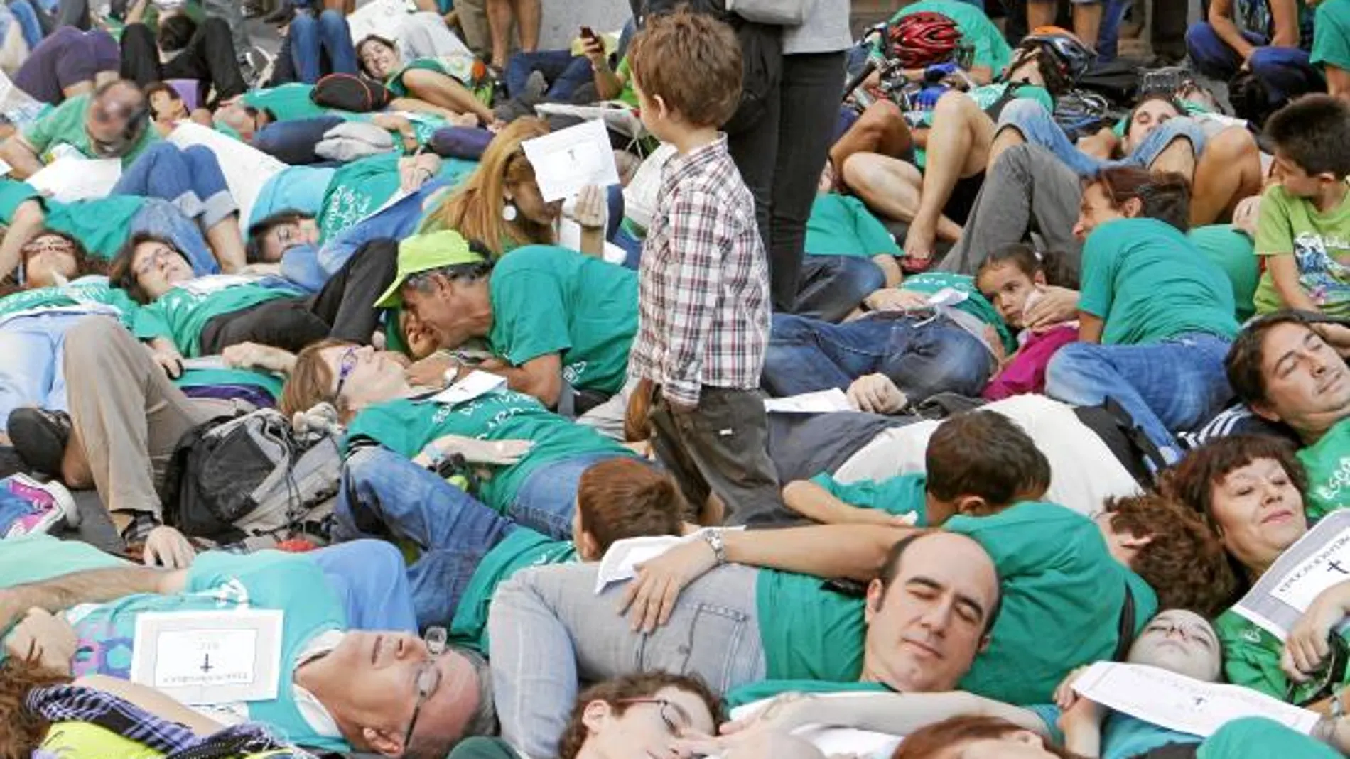 Profesores, padres y alumnos se manifestaron ayer en la Puerta del Sol
