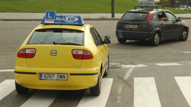 Un nuevo examen de conducir, más largo y con diez minutos sin órdenes