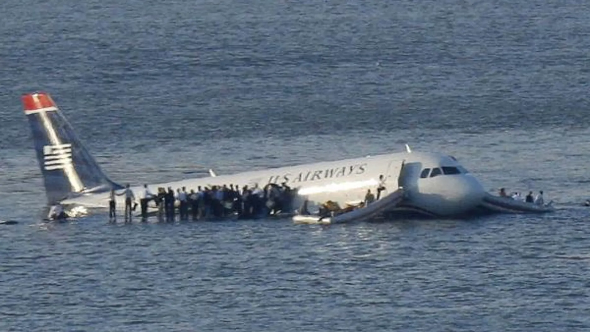 Invitada a la ceremonia la tripulación del avión accidentado en el Hudson