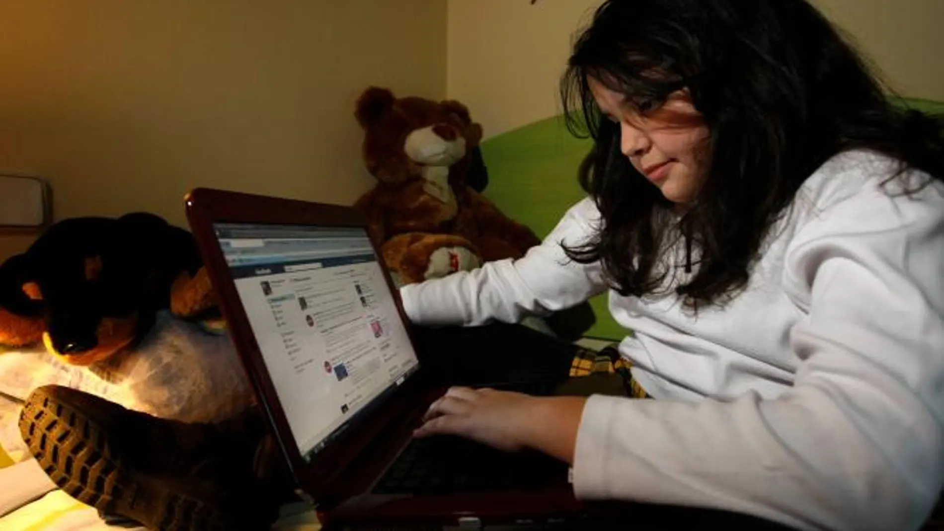 La «adicción a internet» en adolescentes causa daños cerebrales según un estudio