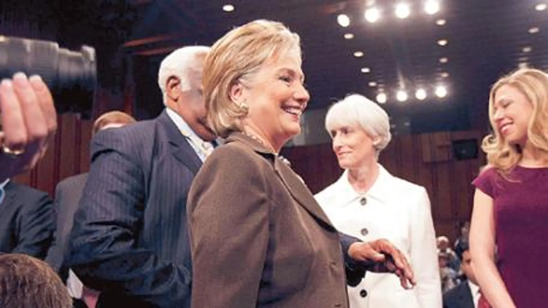 Hillary dispuesta a hablar con Irán