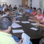 Imagen de la reunión mantenida entre los representantes del sector ganadero