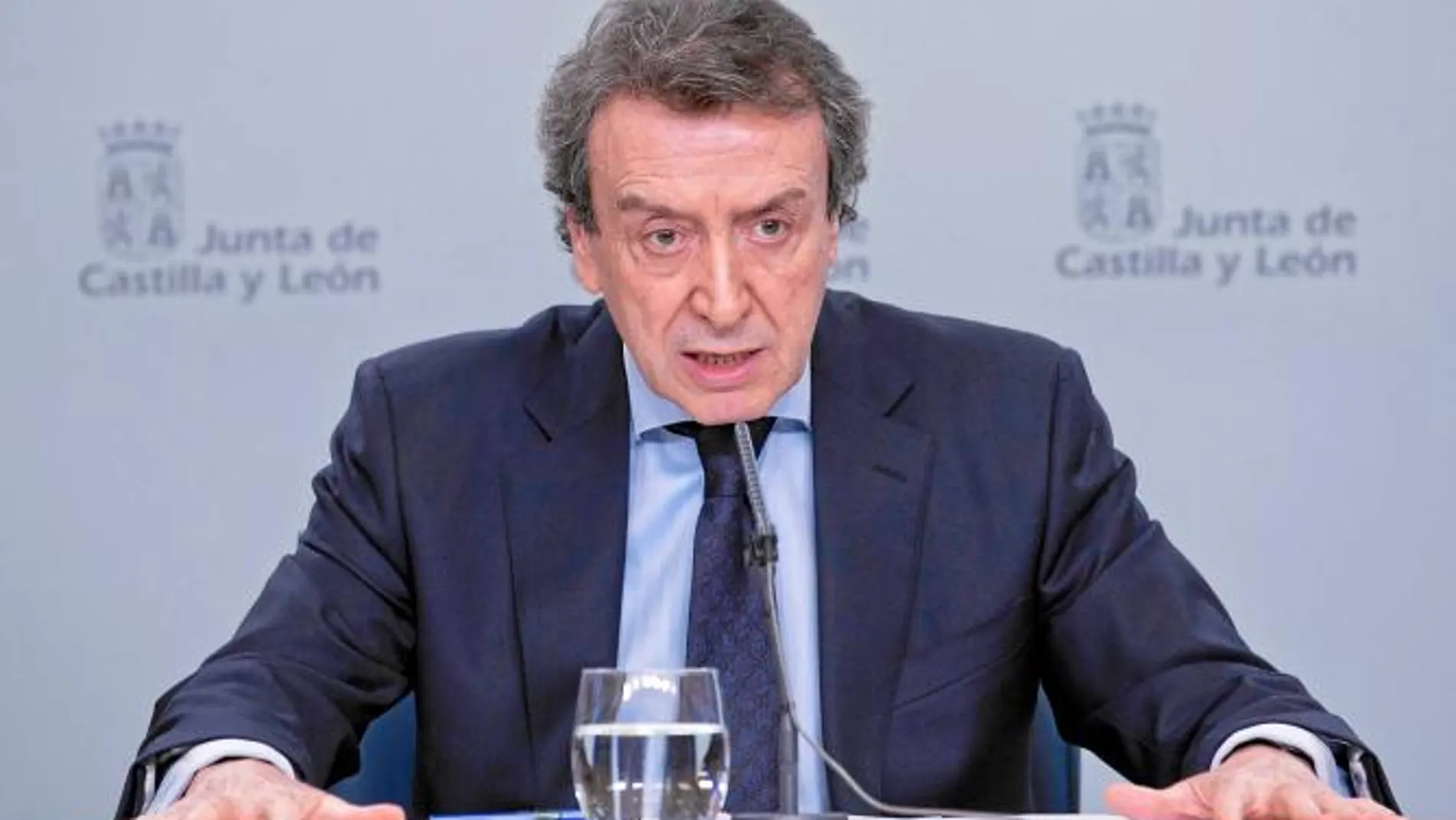 El portavoz, José Antonio de Santiago-Juárez, explica los acuerdos aprobados en el Consejo de Gobierno
