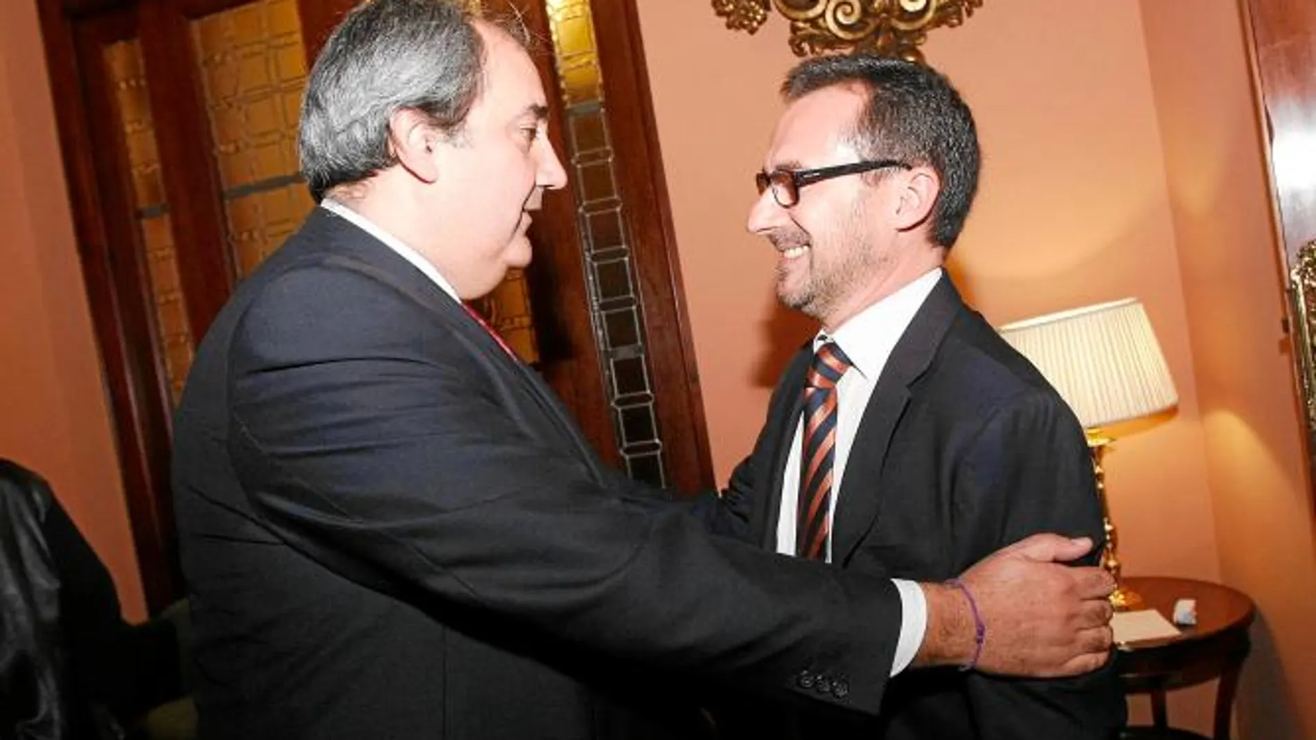 Los ex altos cargos de Movilidad, Francisco Fernández y Rubén García, antes de la comisión