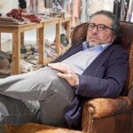 Consejero delegado de la extinta Pasarela Gaudí, empezó su carrera en el sector de la joyería, pero lo abandonó para iniciar junto a su mujer, Totón Comella, la firma TCN.