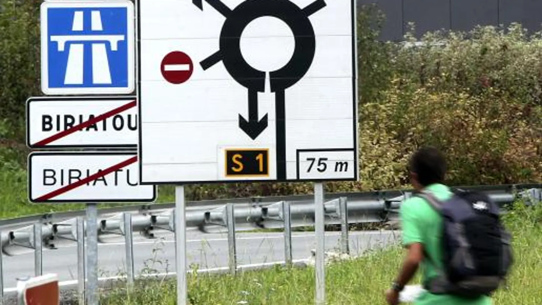 Bildu sustituye el término Francia por Baiona en los carteles de las carreteras