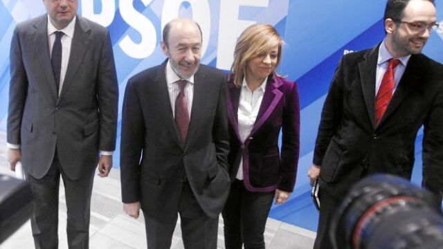 Rubalcaba amenaza al PP en su primera comparecencia
