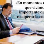 El candidato del PP, Mariano Rajoy, en el AVE, camino de Córdoba