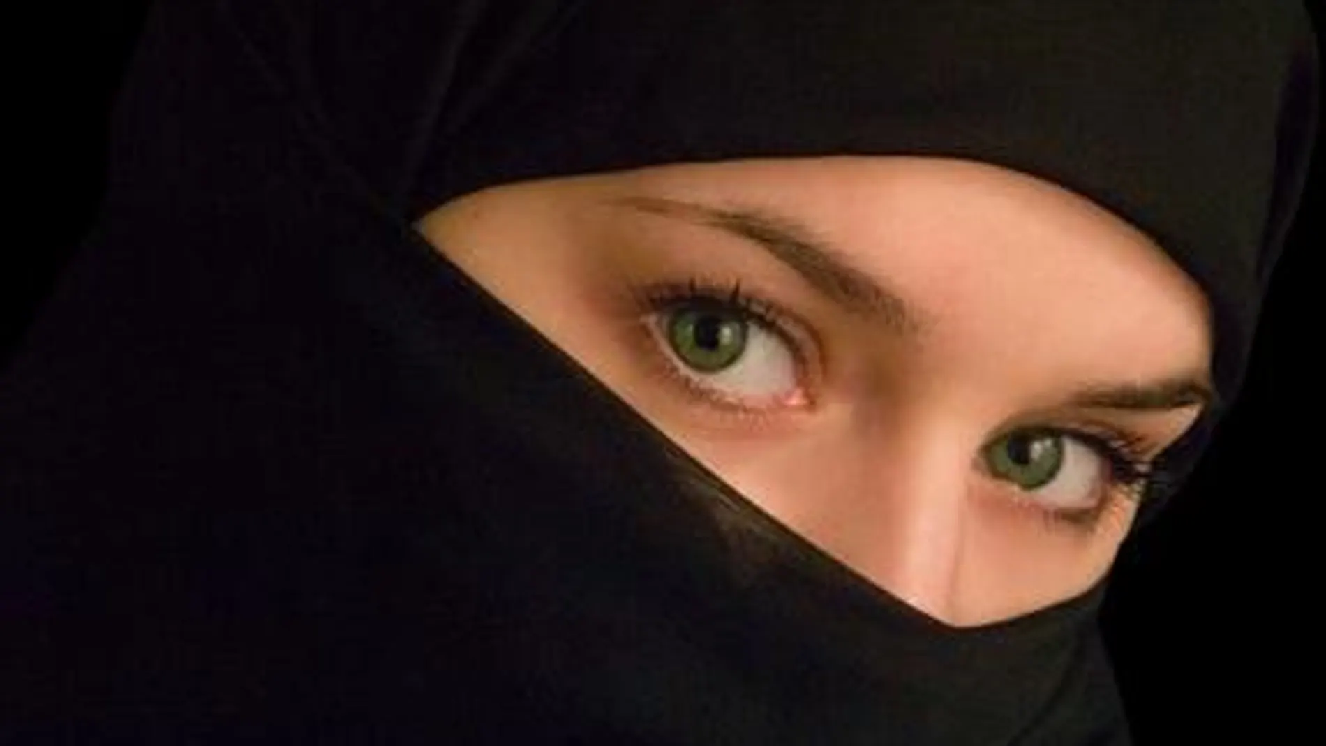Arabia Saudí esconde a las mujeres de ojos bonitos