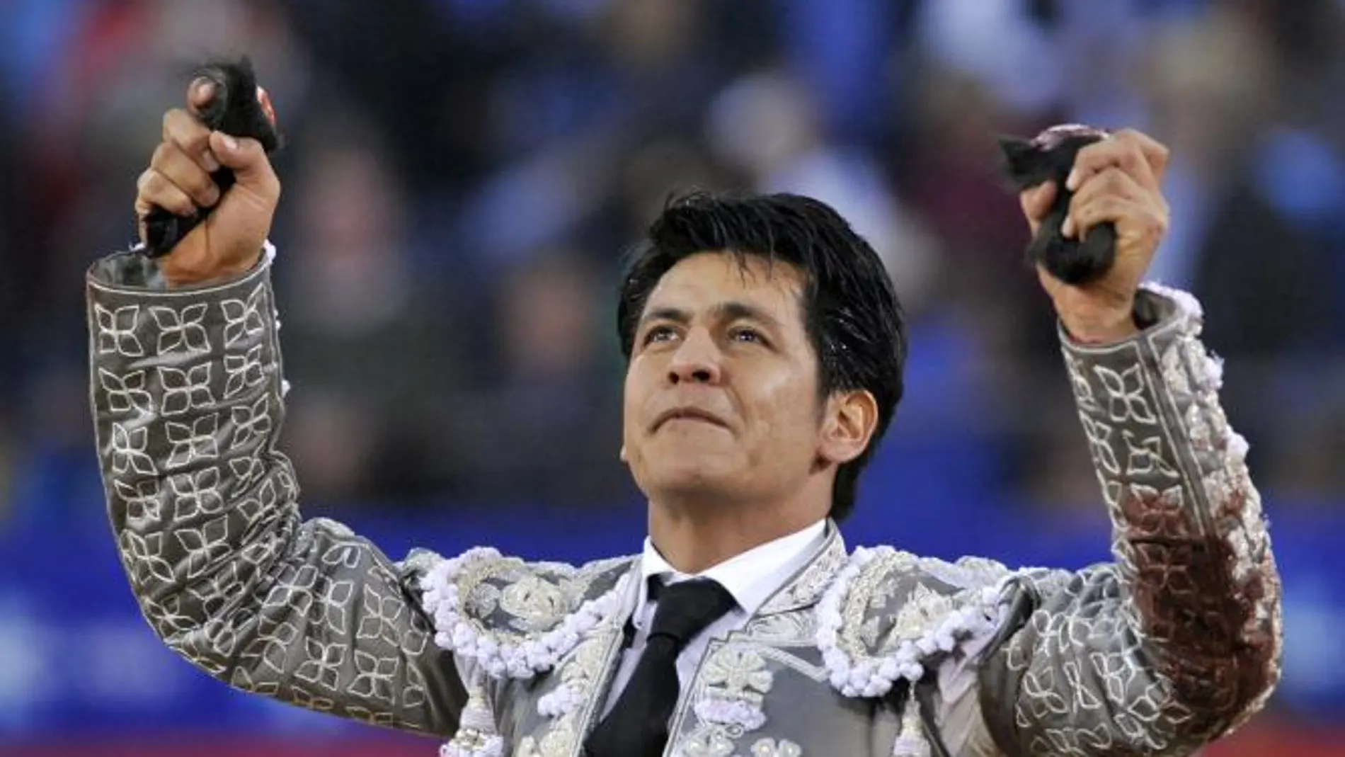 Puerta Grande y cornada para El Zapata en Plaza México