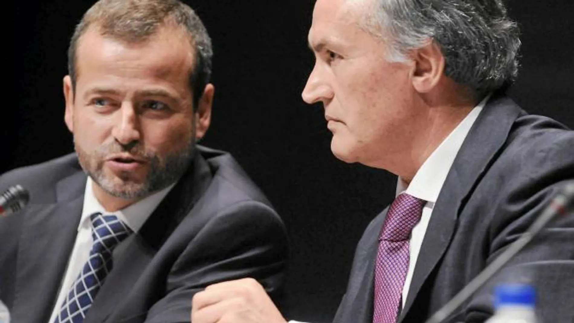 Unicaja pretende ahorrar 120 millones de euros eliminando unos mil empleos
