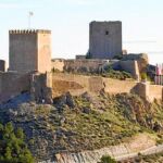 El Castillo de Lorca y el Parador que albergará la ciudad, según la previsión, en Semana Santa de 2012