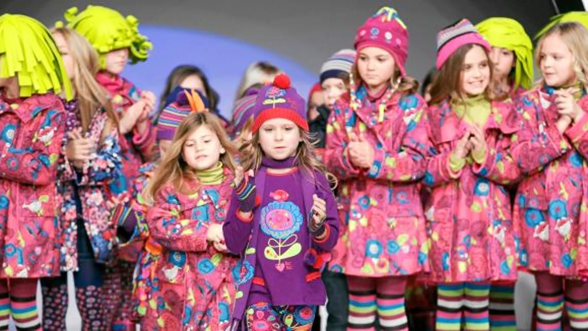 Los colores flúor inundan la moda infantil en FIMI
