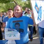 Centenares de personas se concentraron ayer en Vicálvaro para expresar su apoyo a la familia del pequeño Gabriel
