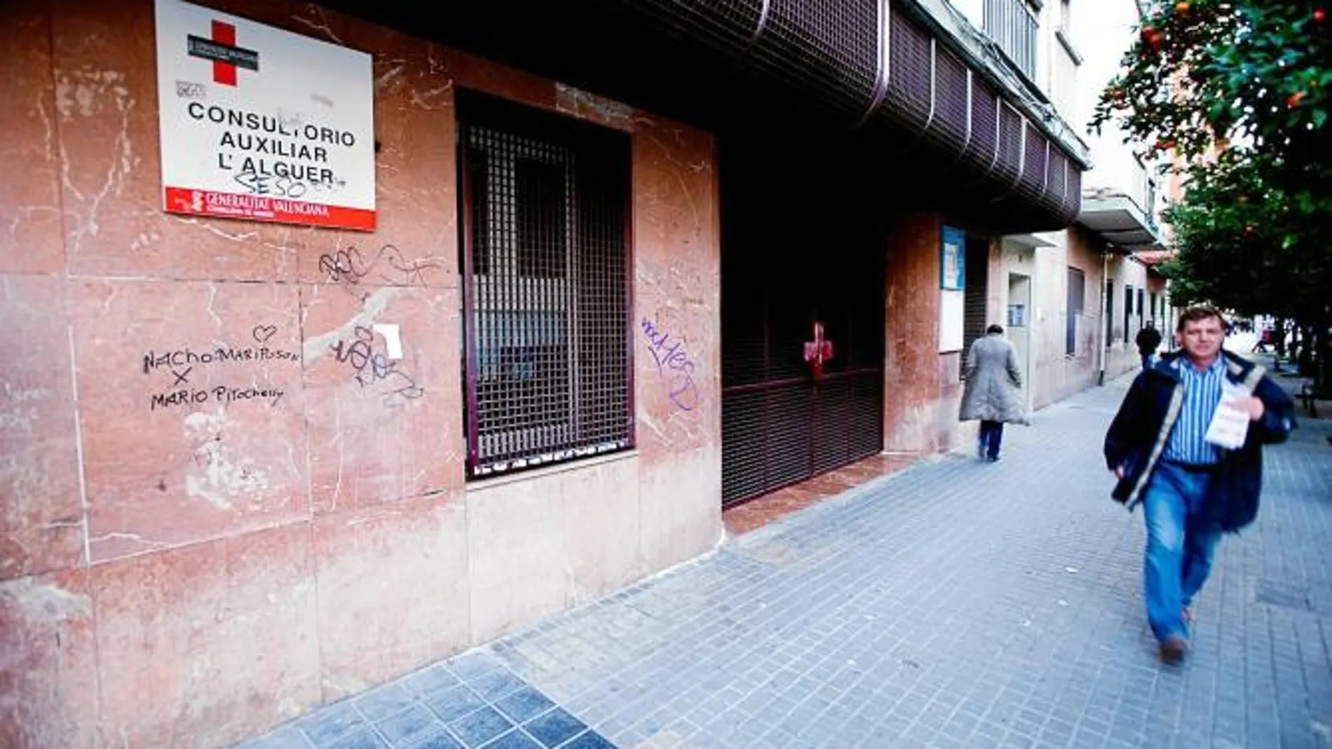Centros médicos organizan paros diarios contra los ajustes del Consell