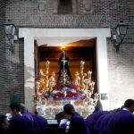 Imagen de archivo de la talla de «Jesús el Pobre» saliendo en procesión