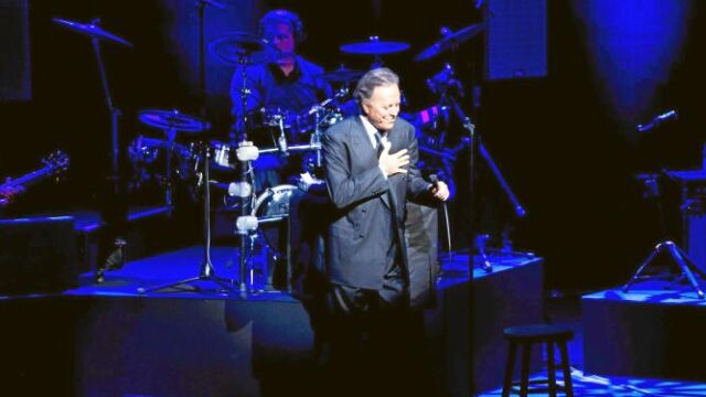 El Liceo se rinde a Julio Iglesias