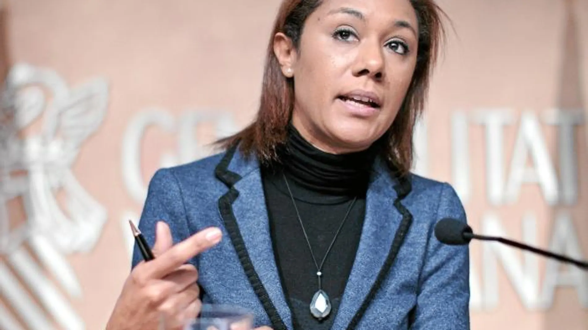 La portavoz del Consell, Lola Johnson, ayer durante la rueda de prensa tras el pleno del Consell