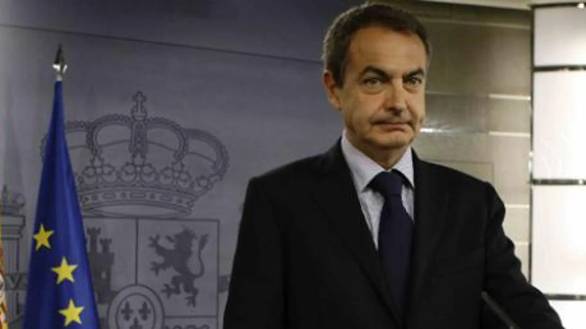 Zapatero vincula su futuro al desarrollo de la crisis económica