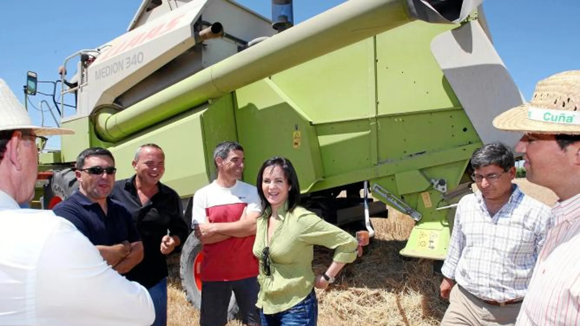 La consejera Silvia Clemente visita una explotación agraria de jóvenes, en la provincia de Valladolid