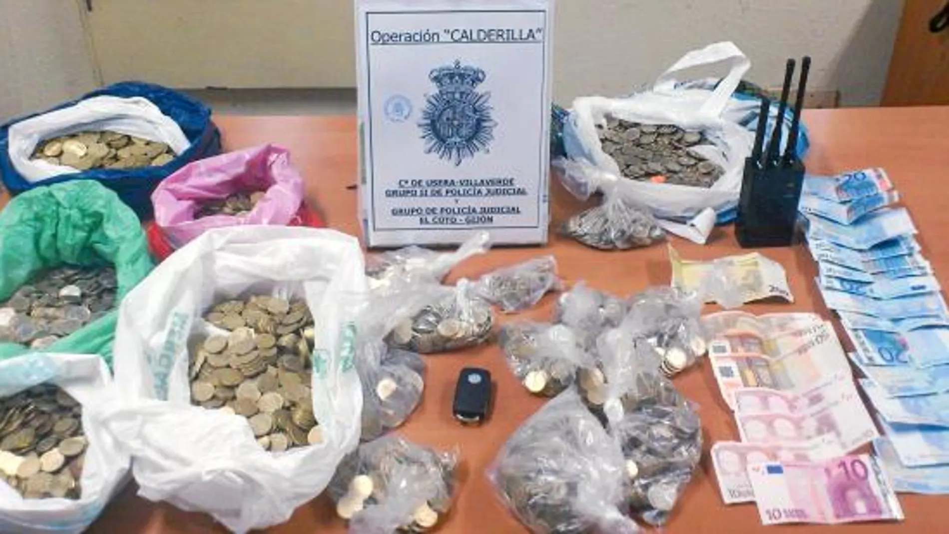 La Policía imputa a esta banda cerca una docena de asaltos de entre 2.000 y 2.500 euros cada vez. En una ocasión lograron llevarse 5.000 euros