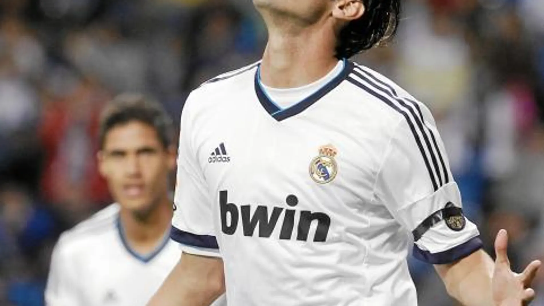 Kaká celebra uno de los goles que marcó