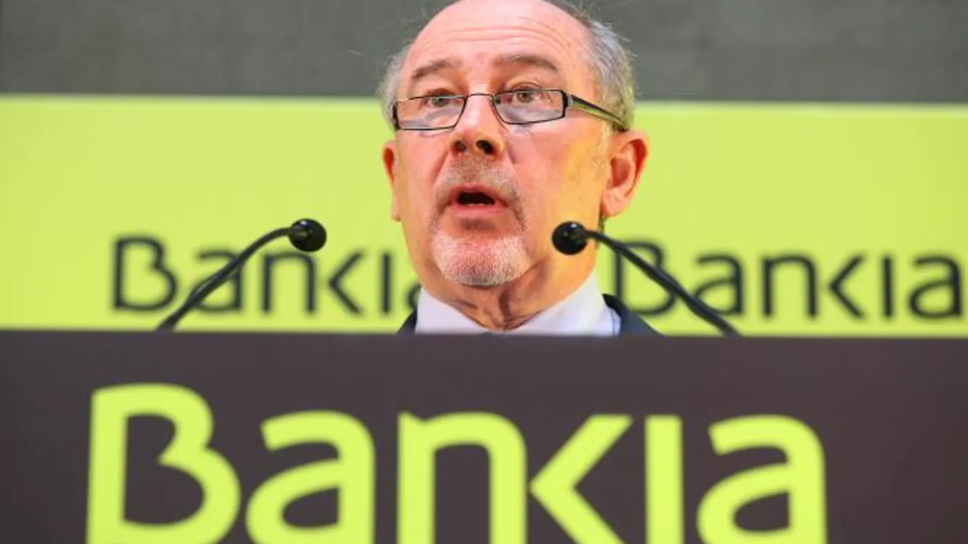 Rato abandona Bankia mientras se decide el futuro de la entidad