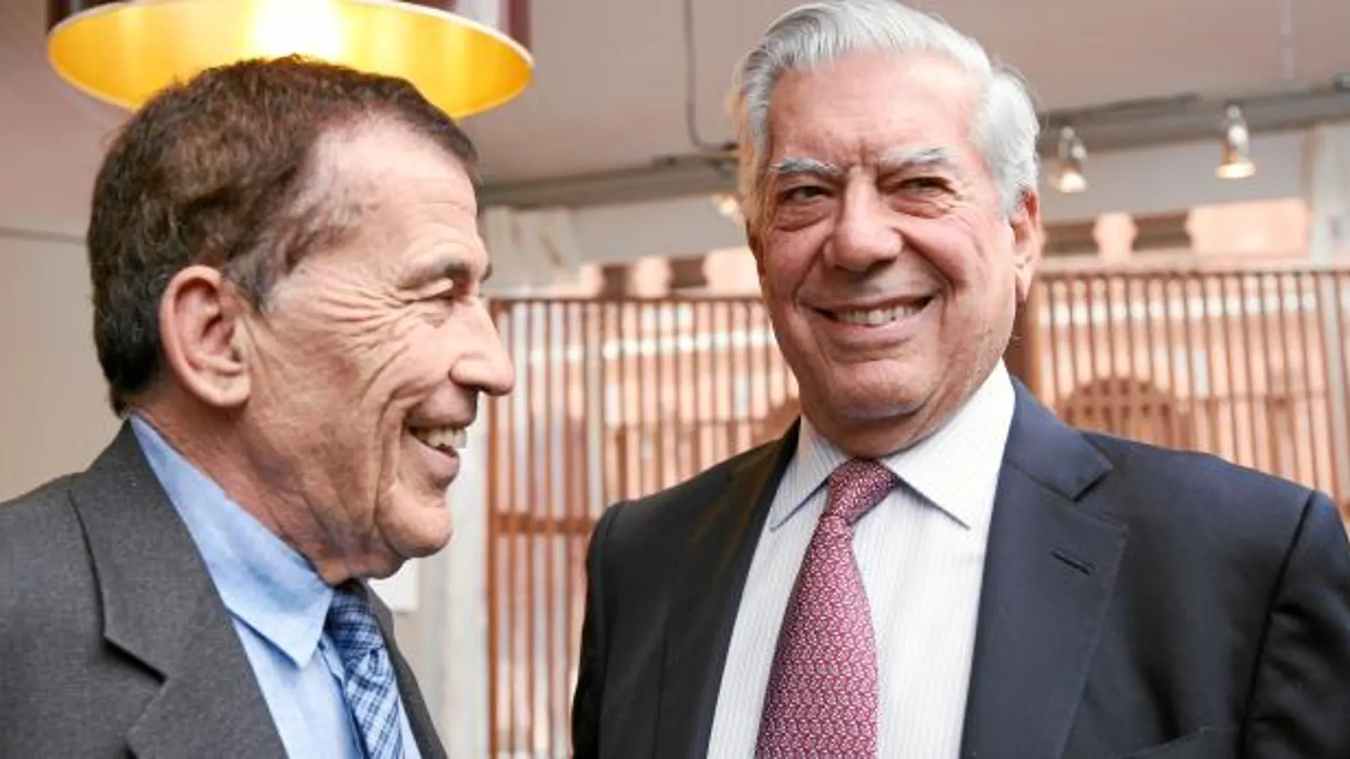 Vargas Llosa: «El ideal es un Nobel y una oreja en Las Ventas»