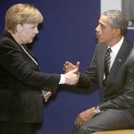 El presidente de EE UU, Barack Obama, conversa con la canciller alemana, Angela Merkel, antes del inicio de la segunda jornada del G-20