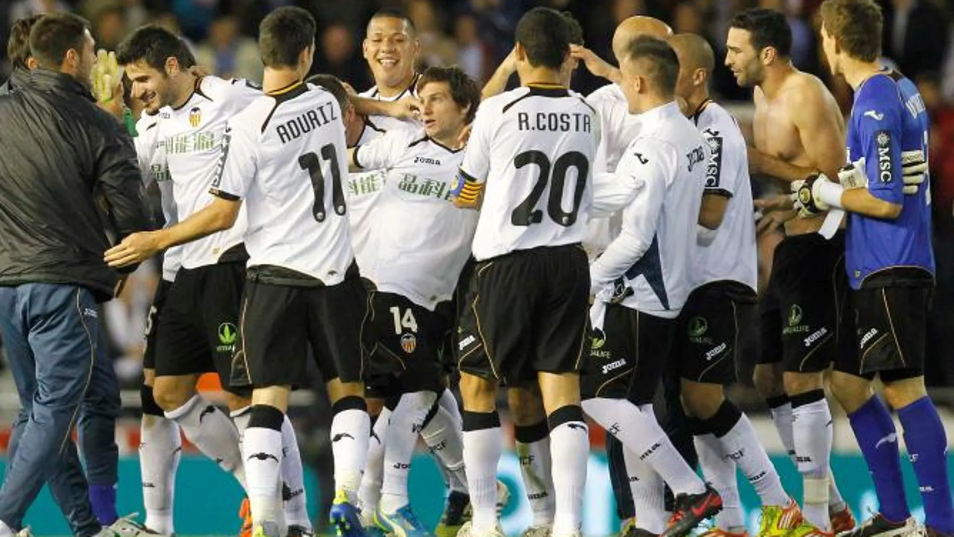 El Valencia asegura la tercera plaza en el descuento y mete al Villarreal en problemas (1-0)