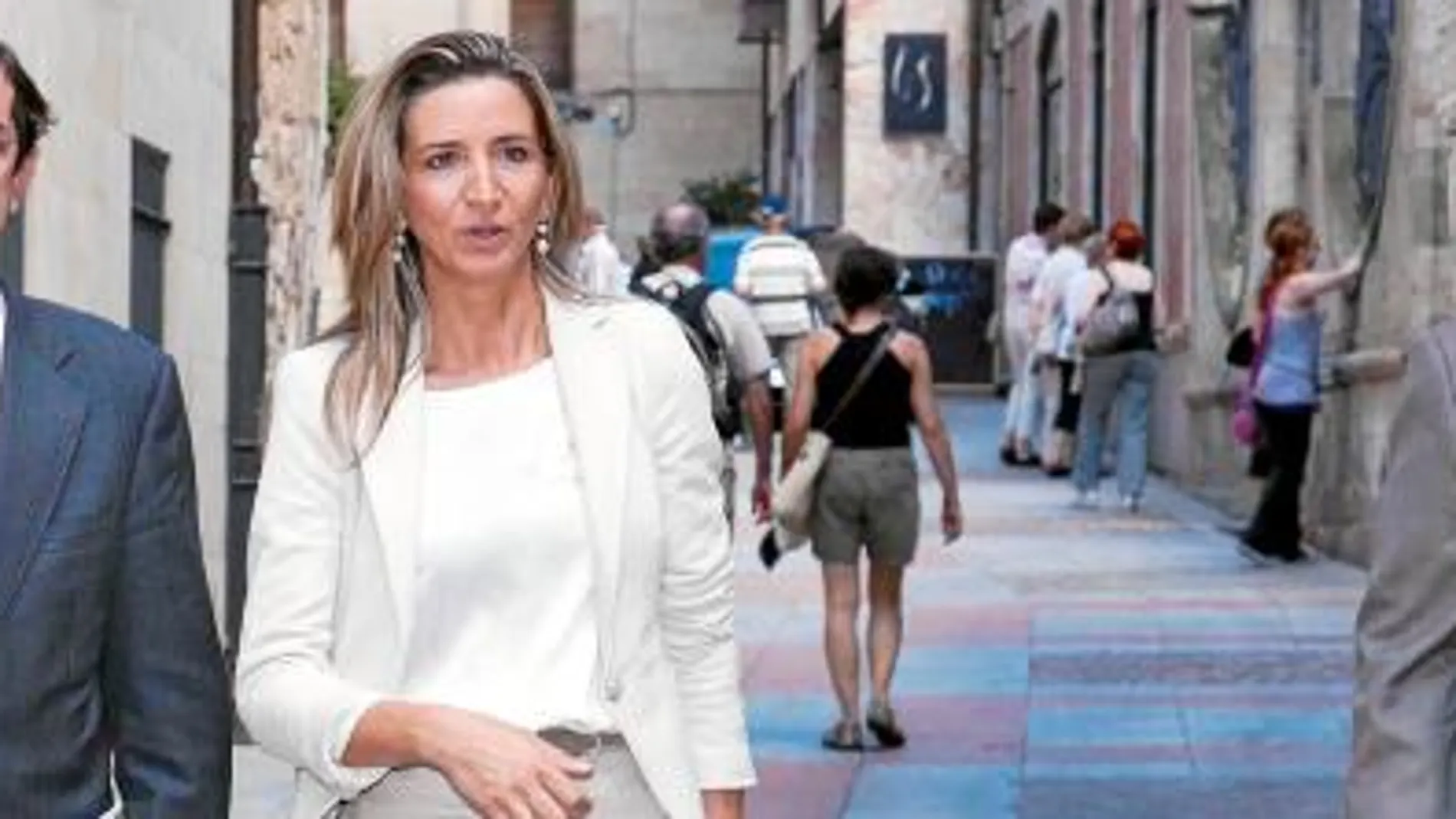 La consejera de Cultura, Alicia García, el alcalde de Salamanca, Alfonso Fernández Mañueco, y el director general José Ramón Alonso