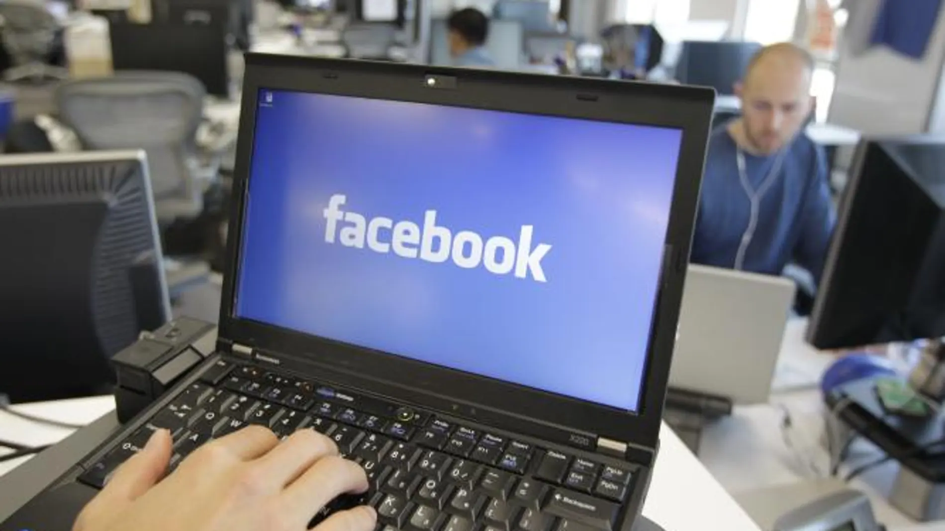 Identifican al atracador de un cibercafé por no cerrar su cuenta de Facebook