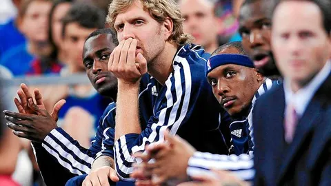 Nowitzki no jugó ni un minuto por molestias en la rodilla derecha