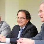 El senador del PP, Luis Aznar, durante la reunión mantenida con los empresarios leoneses
