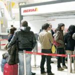 La falta de controladores provoca retrasos en cadena en Barajas
