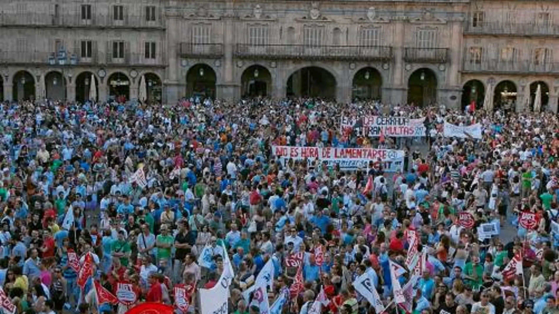 Miles de castellanos y leoneses claman contra las reformas