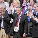 Juan Ignacio Zoido, junto a Javier Arenas y Alberto Ruiz-Gallardón, ayer, durante la décima asamblea de la FEMP