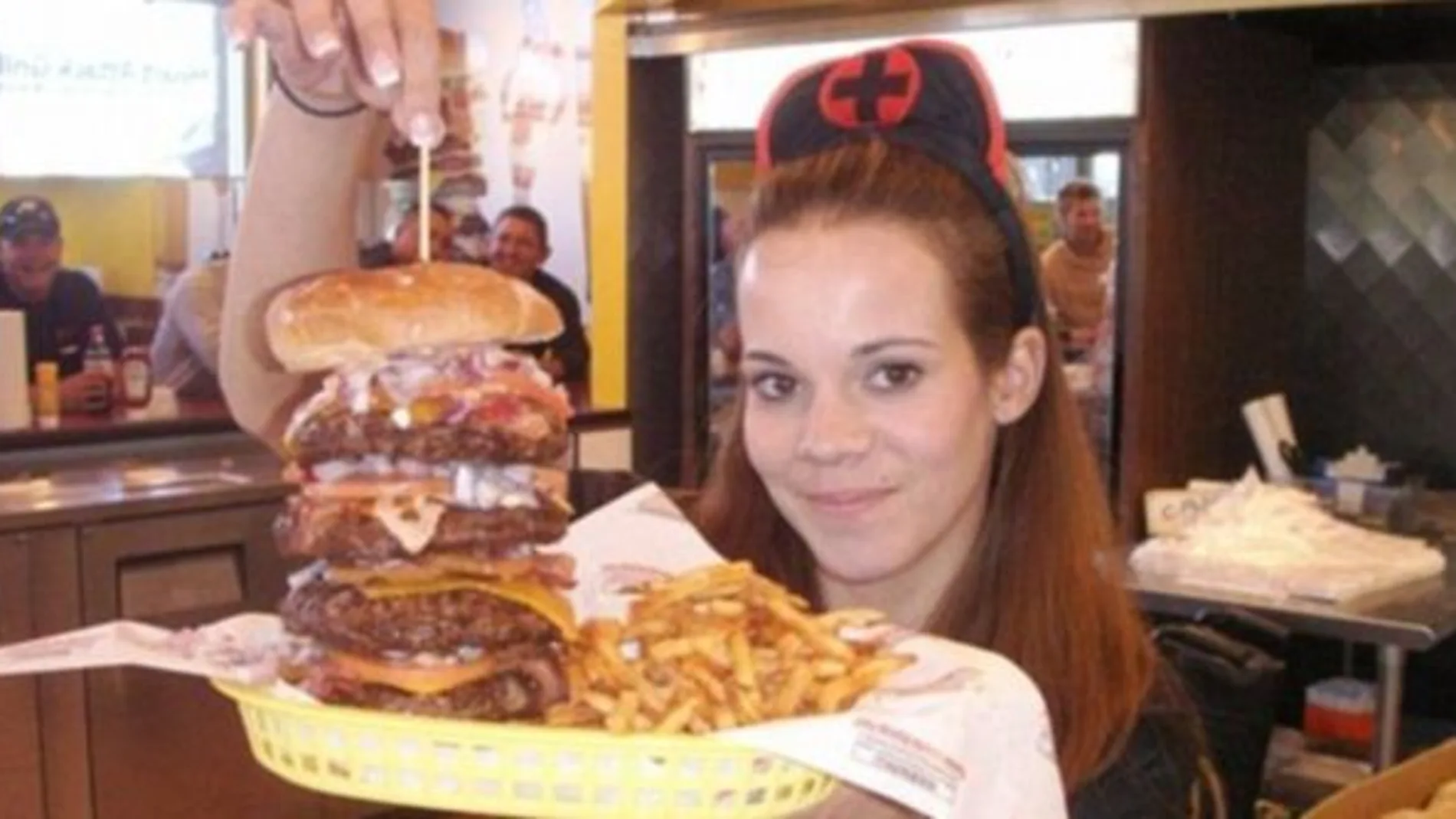 Una hamburguesa de 6000 calorías con la que acabar en el hospital