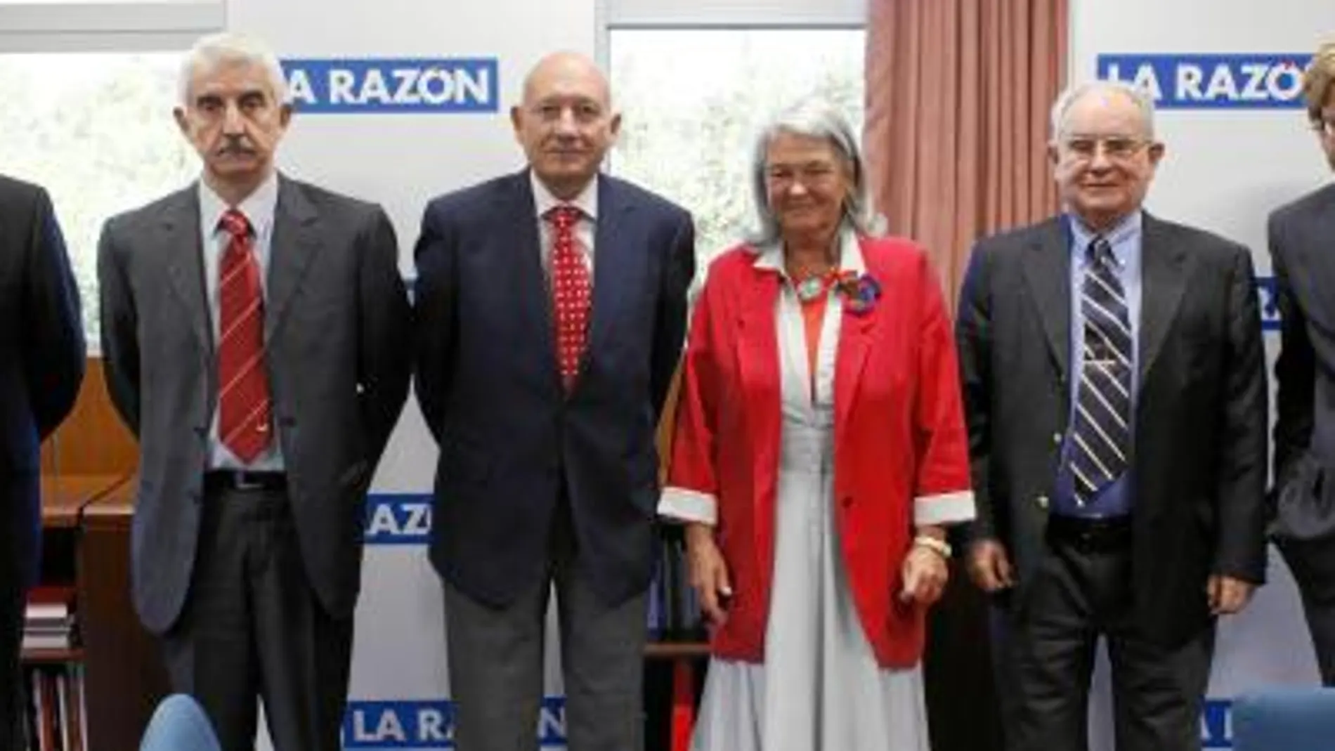 De izqda. a dcha., Pedro Galán, Jesús Argumosa, Luis Feliú, Beatriz Rodríguez- Salmones, Francisco Pérez Muinelo y Diego Mazón.