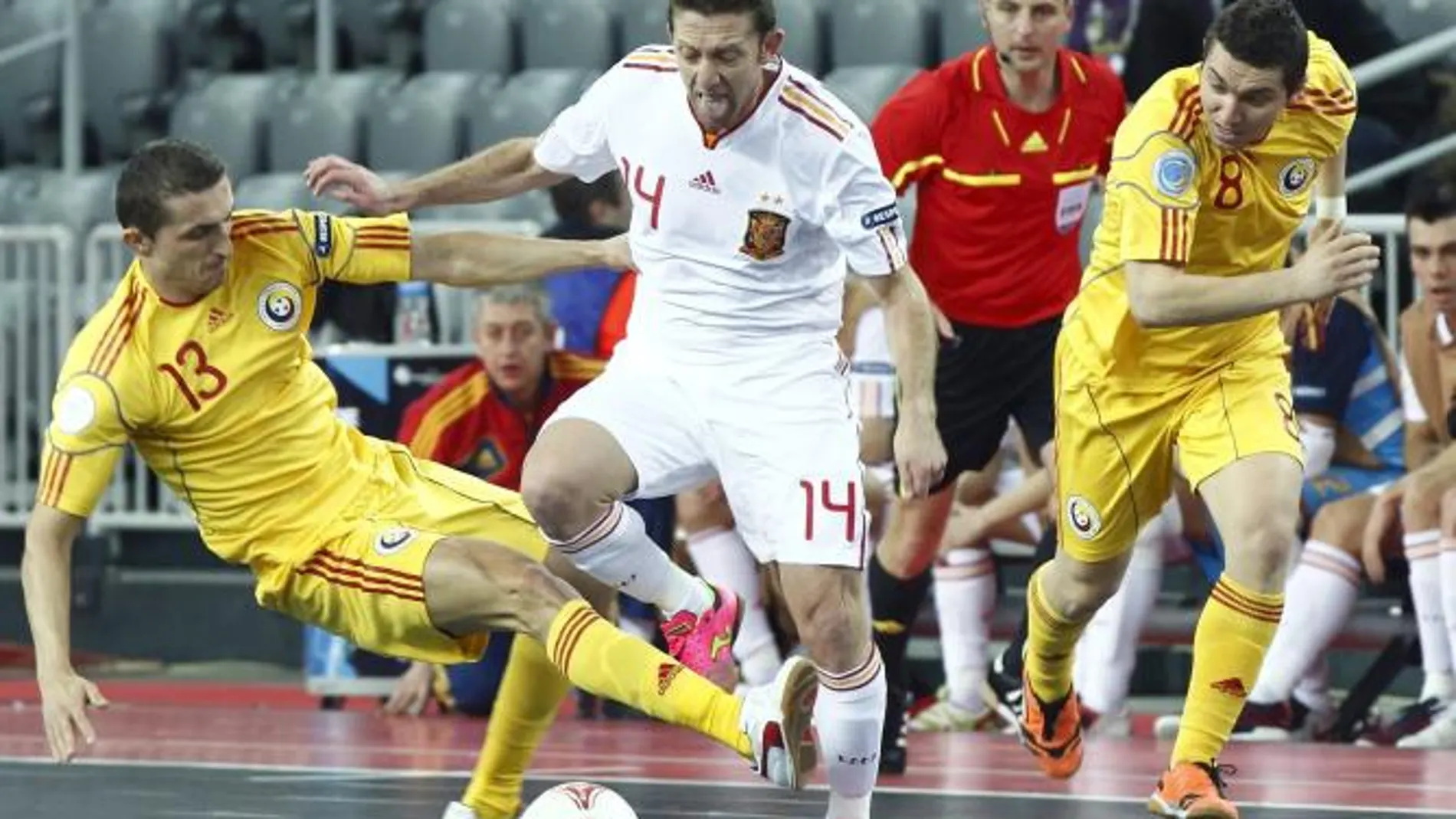 España golea a Rumanía y se mete en semifinales del Europeo (3-8)