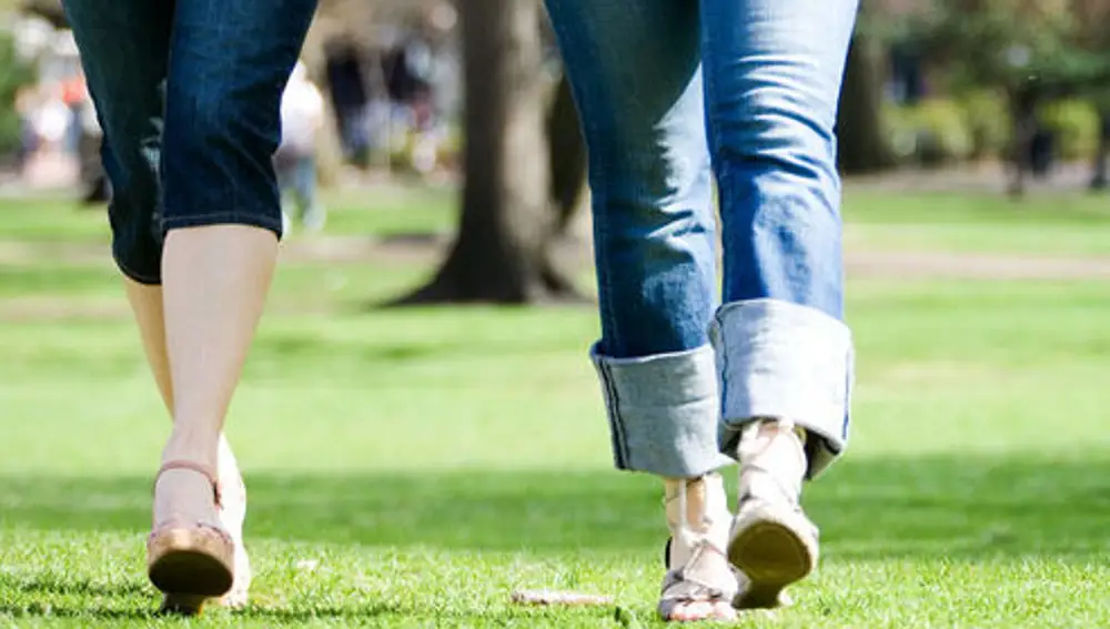 Caminar durante media hora al día fortalece el cerebro y reduce un 40% el riesgo de diabetes tipo II