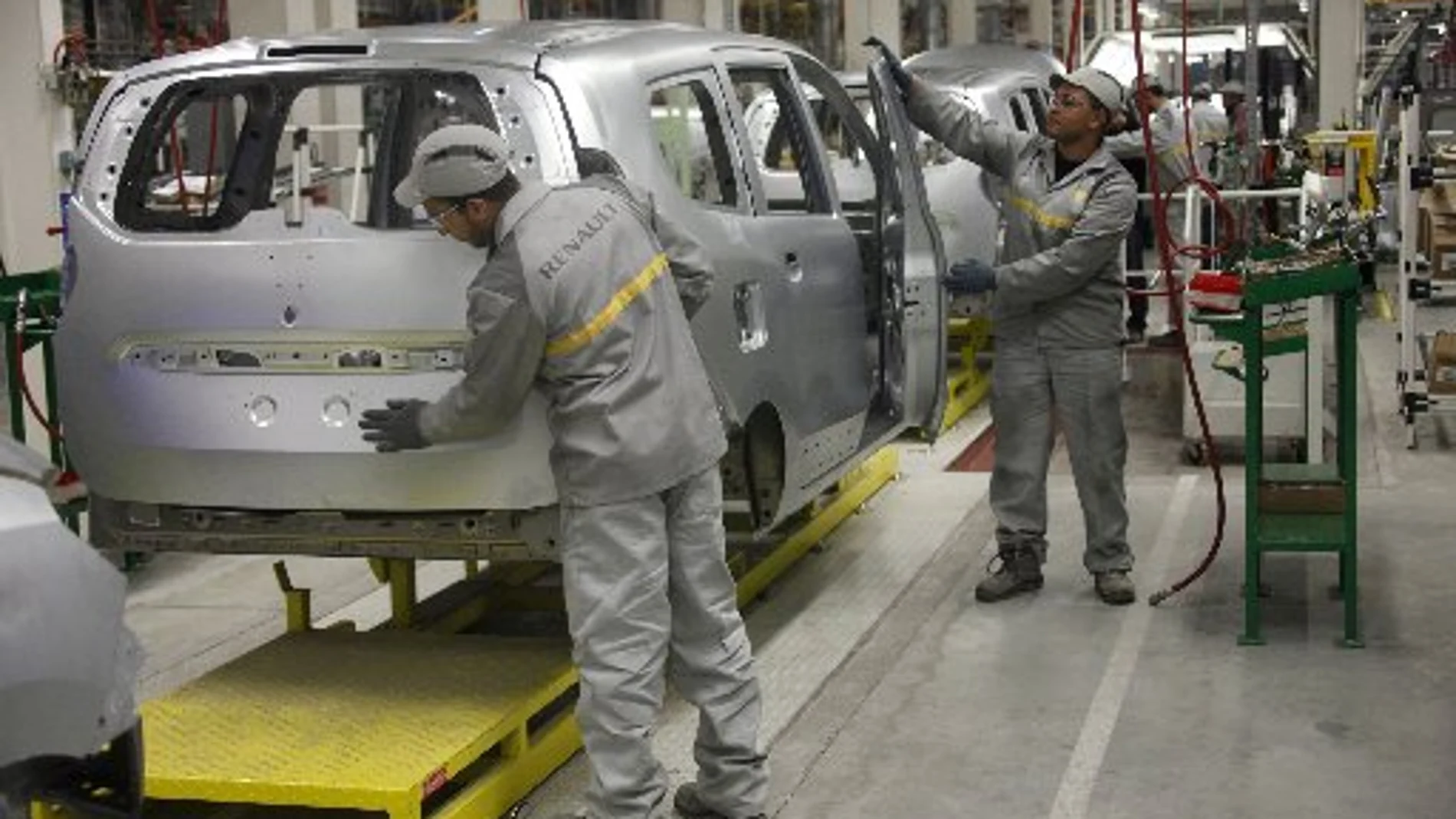Renault inaugura una gran planta en Marruecos para producir sus Dacia