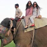 Tatiana Santo Domingo, y su socia, Dana Alikhani, en uno de sus viajes