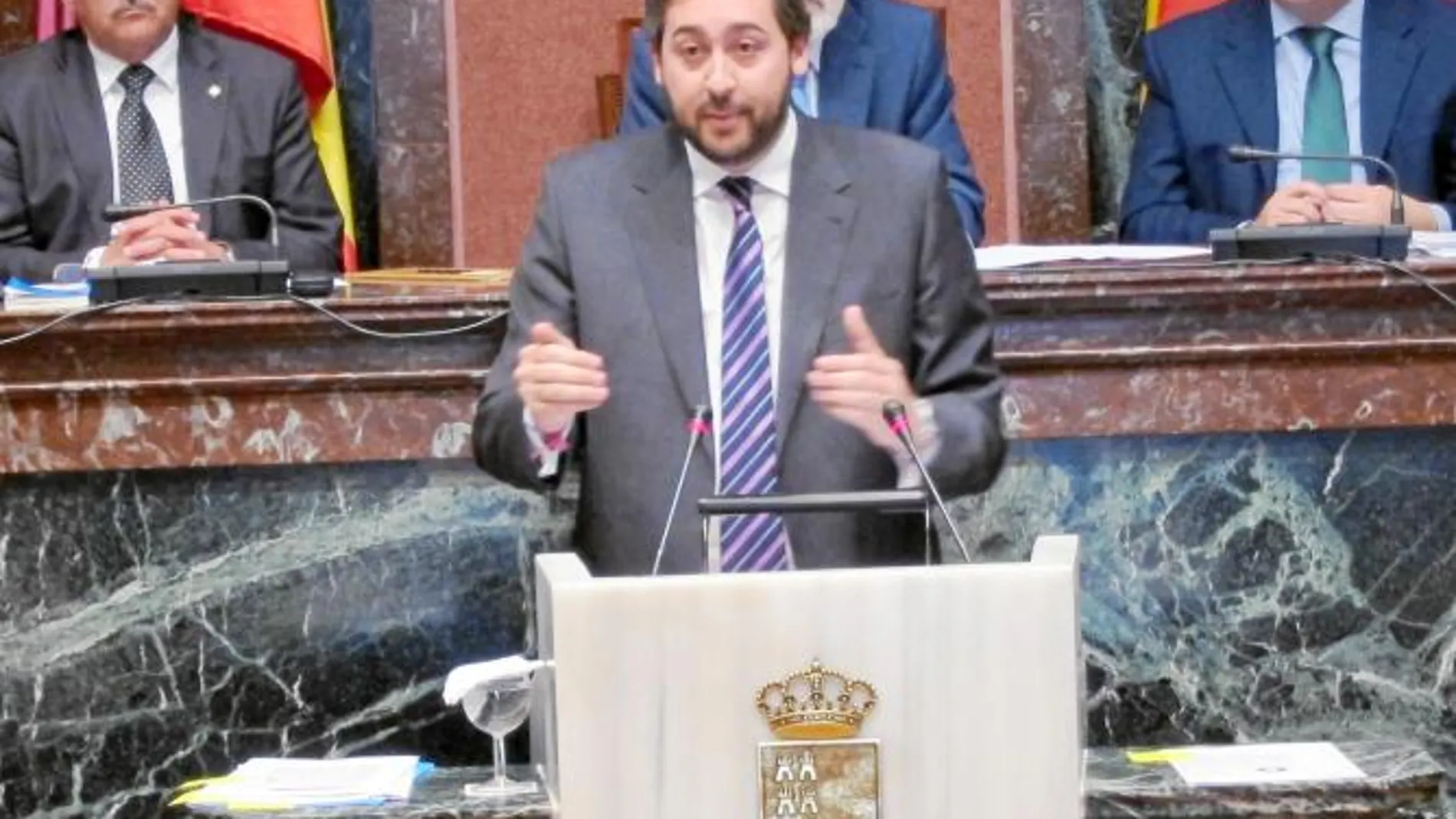 El portavoz adjunto del Partido Popular en la Región de Murcia, Víctor Manuel Martínez, durante una intervención en la Asamblea Regional de Murcia