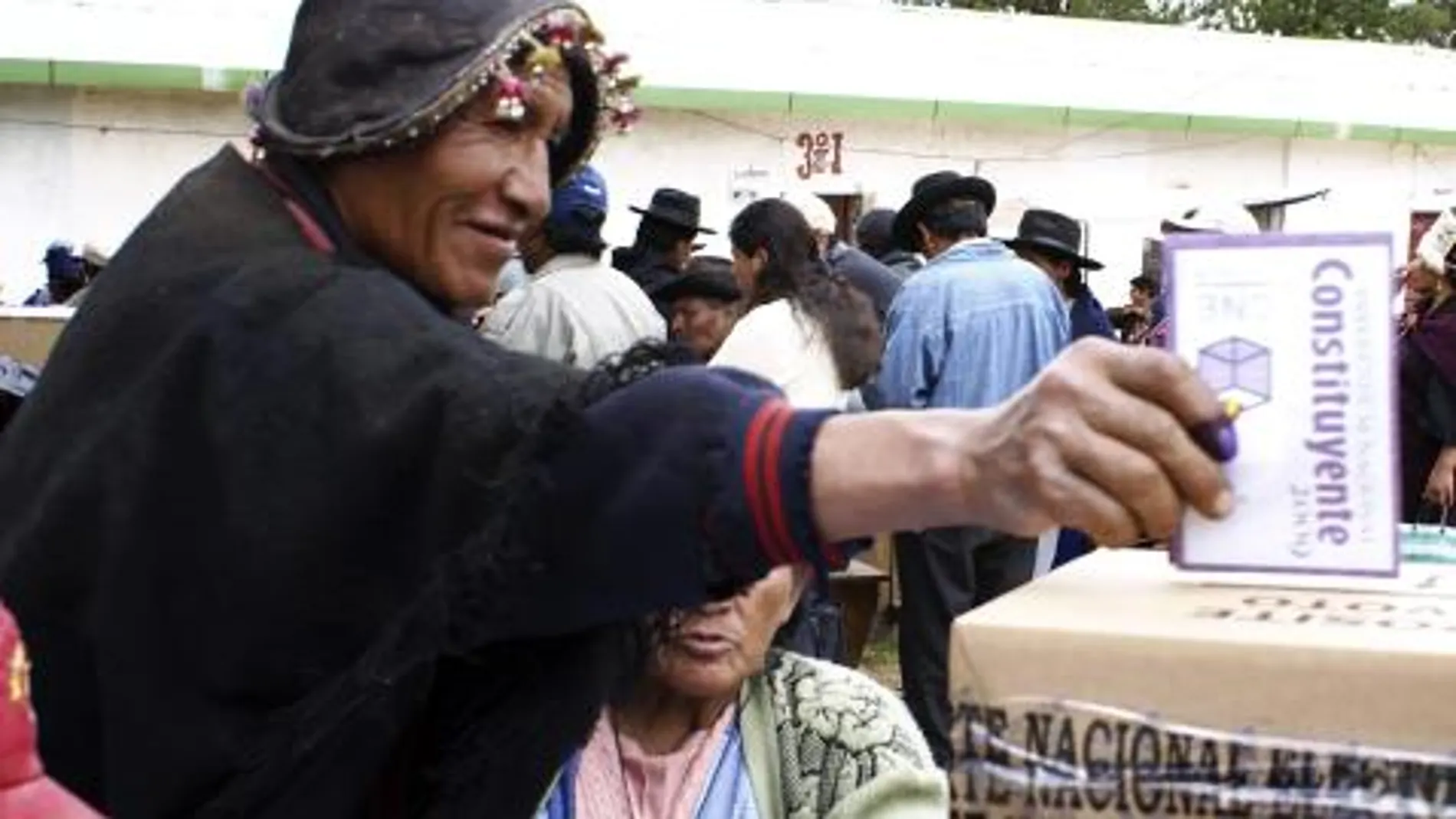 Gana el "Sí"a la nueva Constitución de Bolivia, según los sondeos