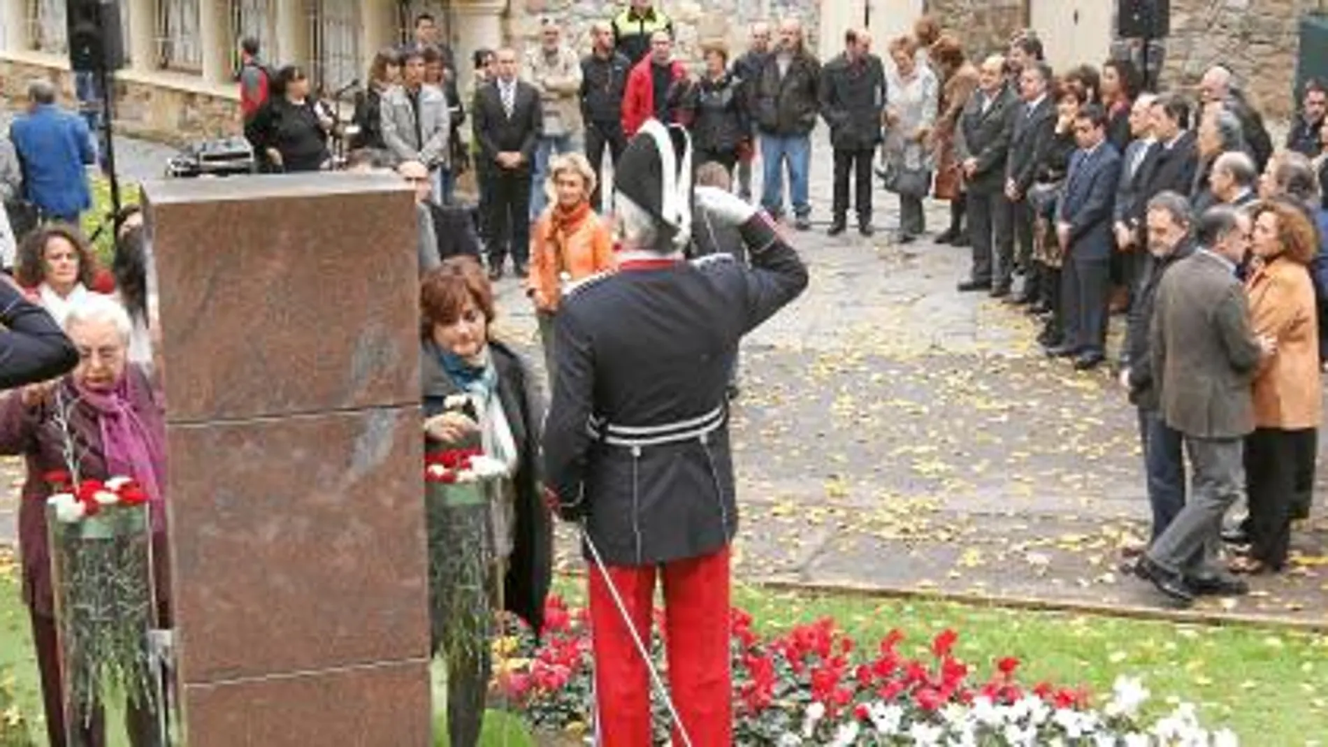 Los homenajes a «todas las víctimas» en el País Vasco no contaron con las víctimas por considerarlos una mofa.