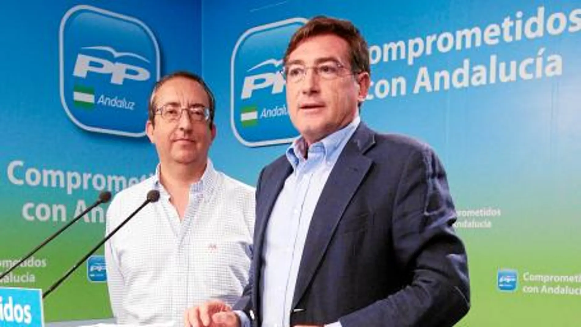 Rafael Salas y Rafael Carmona, ayer en la sede regional del PP